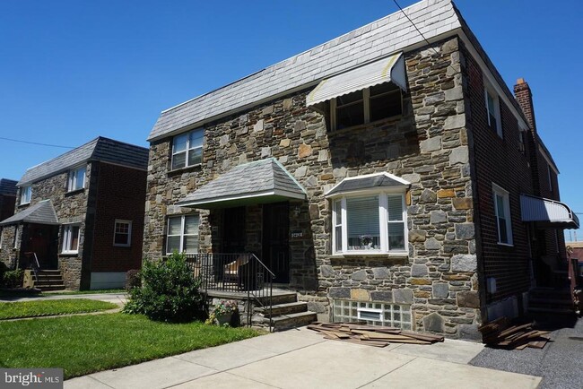 Primary Photo - 2204 S 22nd St