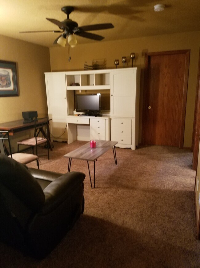 Upstairs living area - 6700 Kingswood Rd