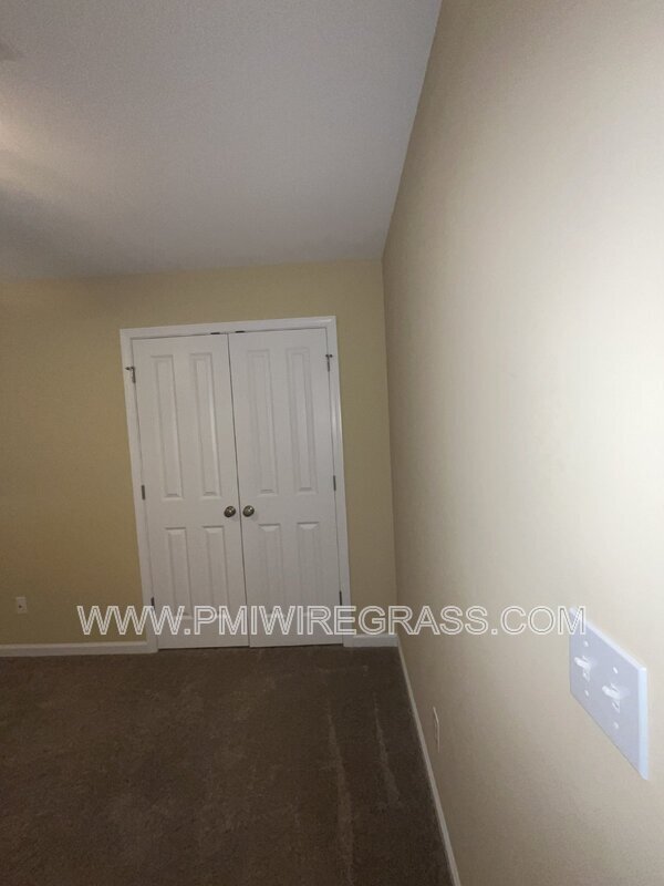 Building Photo - 214 Winterberry Way