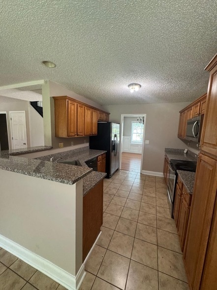 Building Photo - 520 Millbrook Villa Dr