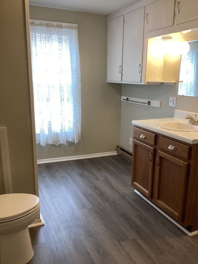 Building Photo - 319 Fairview Ave