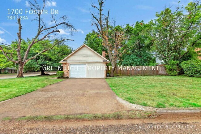 Building Photo - 1700 Foster Dr