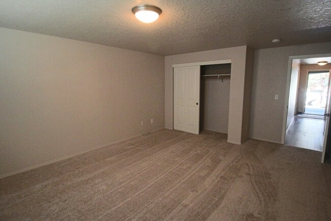 Building Photo - $500 OFF First Month Rent | 12 Month Lease | Huntington Meadows