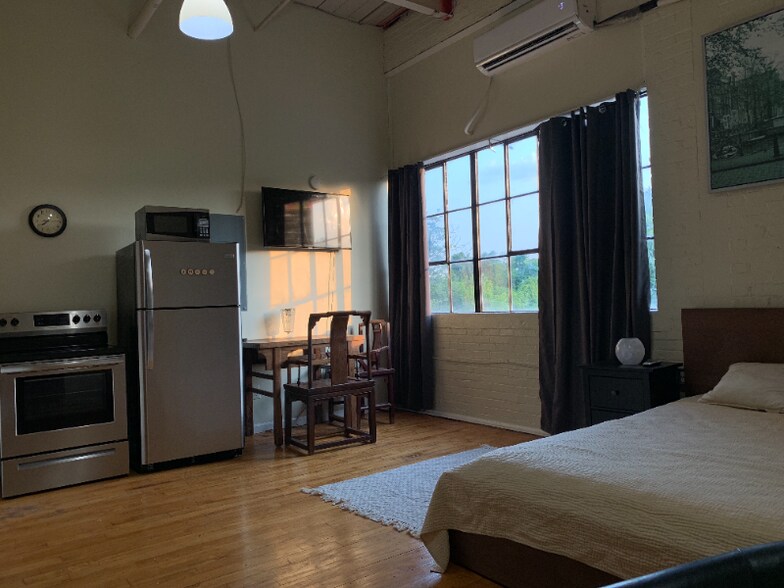 Building Photo - 1415 Kemper St