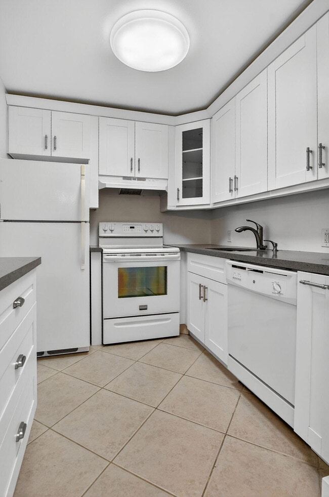 Building Photo - 177 Fanshaw E