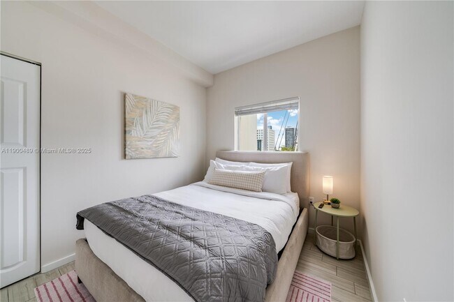 Building Photo - 481 NE 29th St