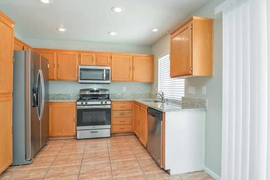 Building Photo - 4910 Rancho Domingo Ct