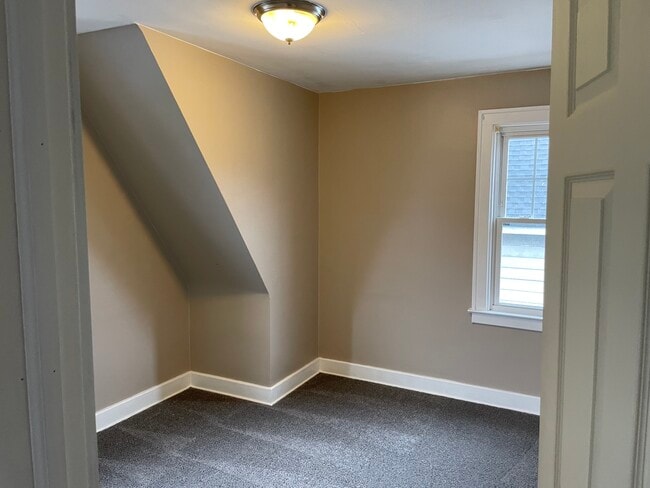 Building Photo - 592 E Montcalm St