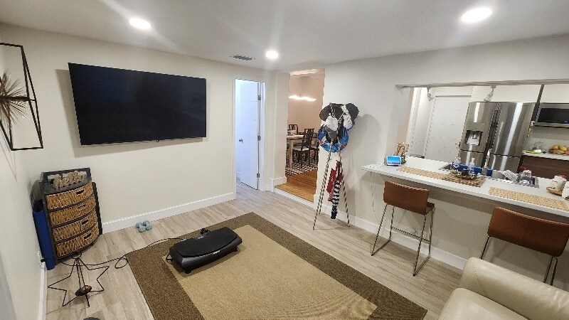 Building Photo - 831 Plover Ave