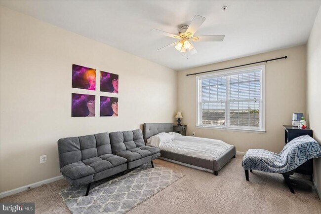 Building Photo - 43610 Hampshire Crossing Square