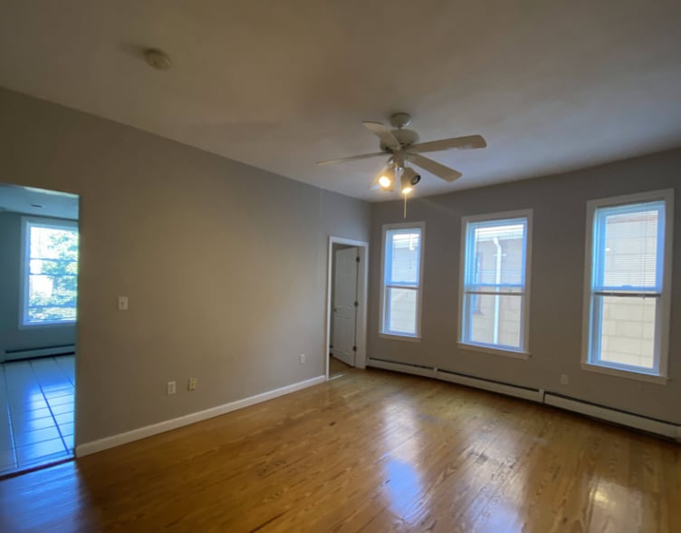 Building Photo - 11 Beacon St