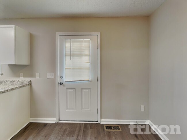 Building Photo - 105 Pinto Ln