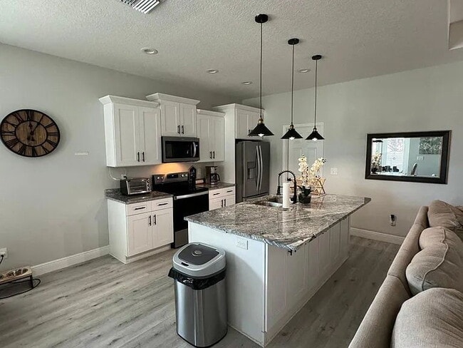 Building Photo - BRAND NEW HOME 2022 - All new appliances! Home is fully furnished!