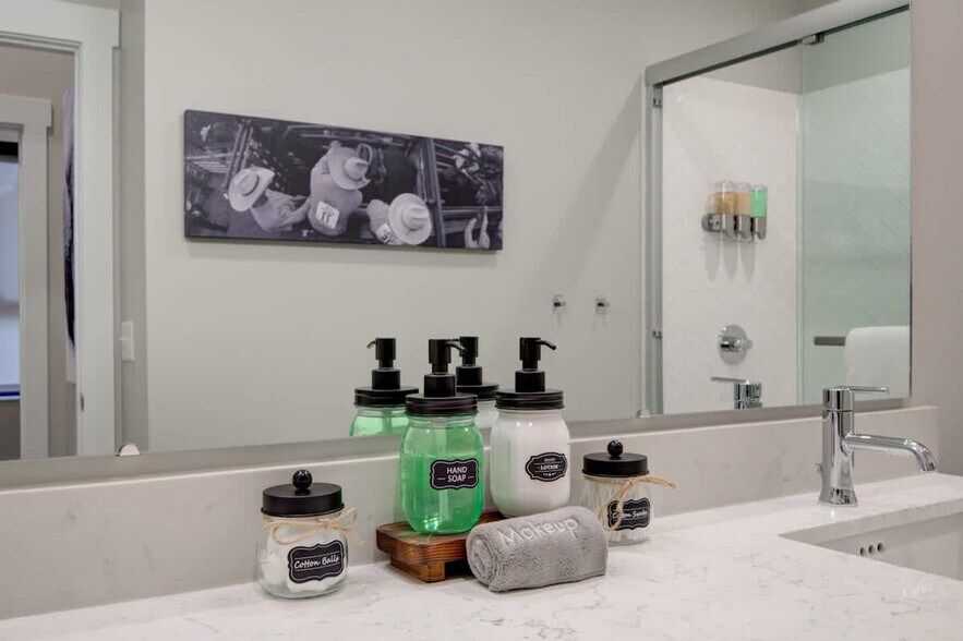 Building Photo - 110 W Beall St