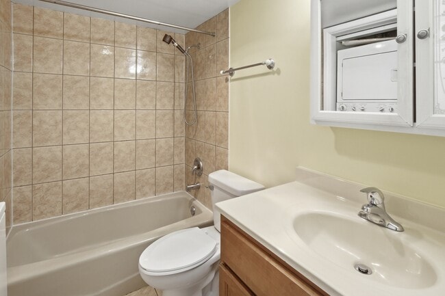 Building Photo - 744 Briar Hill Ln