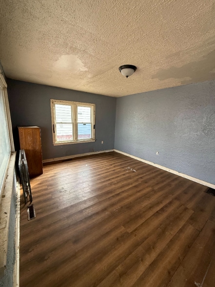 Building Photo - 1305 E Whitmer St