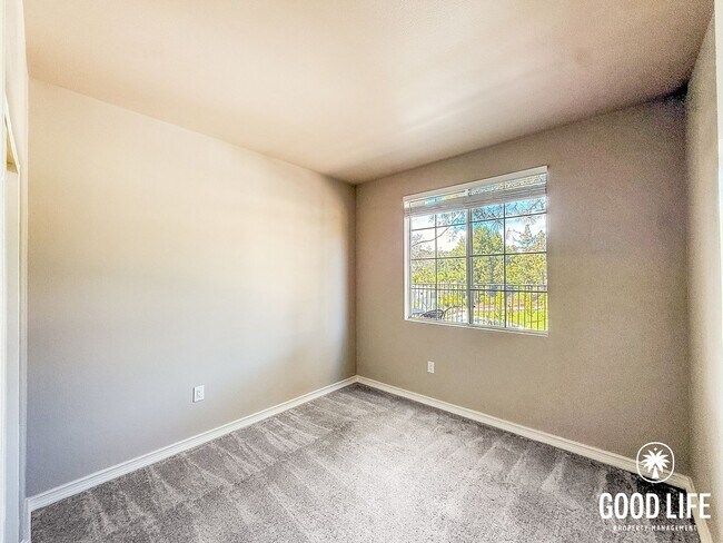 Building Photo - SD: Charming 2B/2BA Condo with Patio and Pool Access in Carmel Mountain