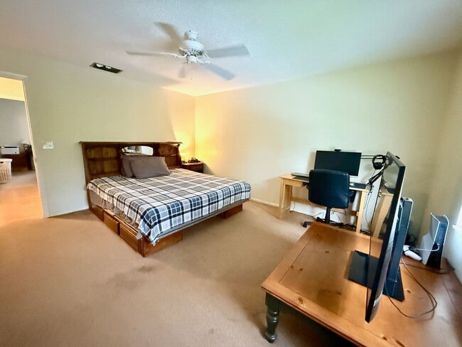 Building Photo - Beautiful townhome in Summer Lake Sarasota