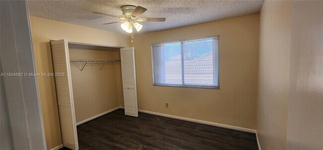 Building Photo - 2957 Oak Park Cir