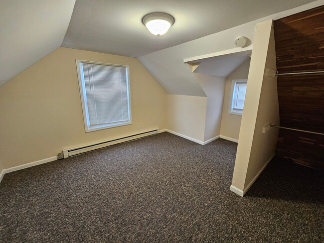 Building Photo - 1 bed, 1 bath, Close to ND