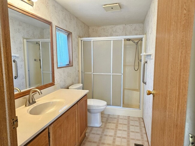 Building Photo - 13973applelane.is4lease.com