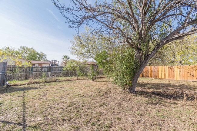 Building Photo - 6142 Lawn Valley Dr