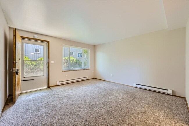 Building Photo - Charming 1bed/1bath Apartment Near Green Lake!