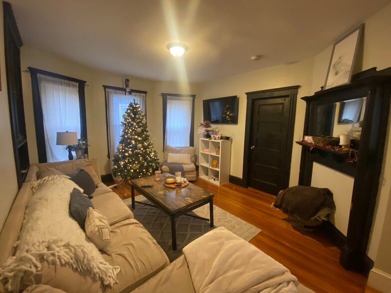 Building Photo - 10 Taft St