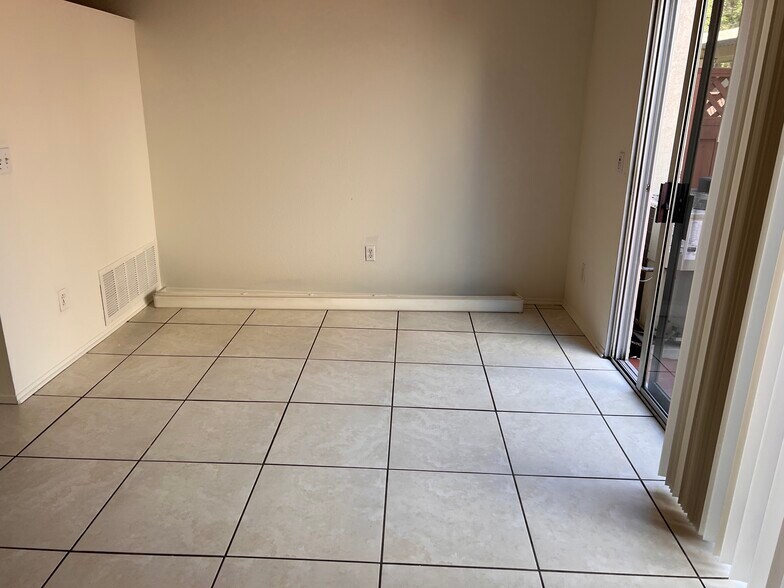 Building Photo - 2185 Haller St