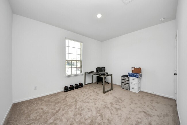 Building Photo - 3113 Paso Fino Dr