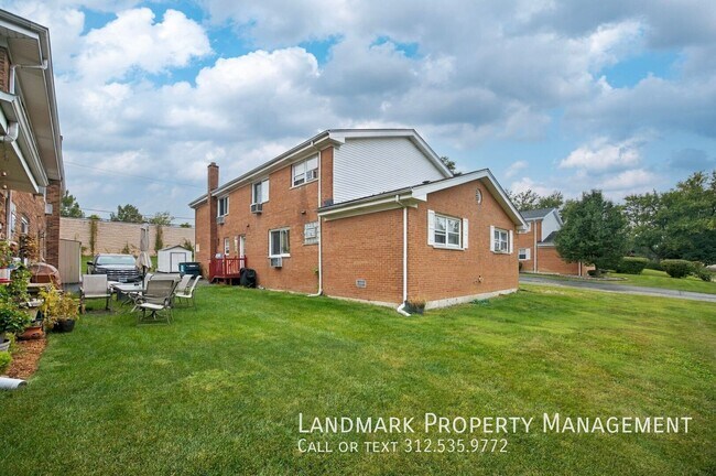 Building Photo - 448 Lincoln Ln