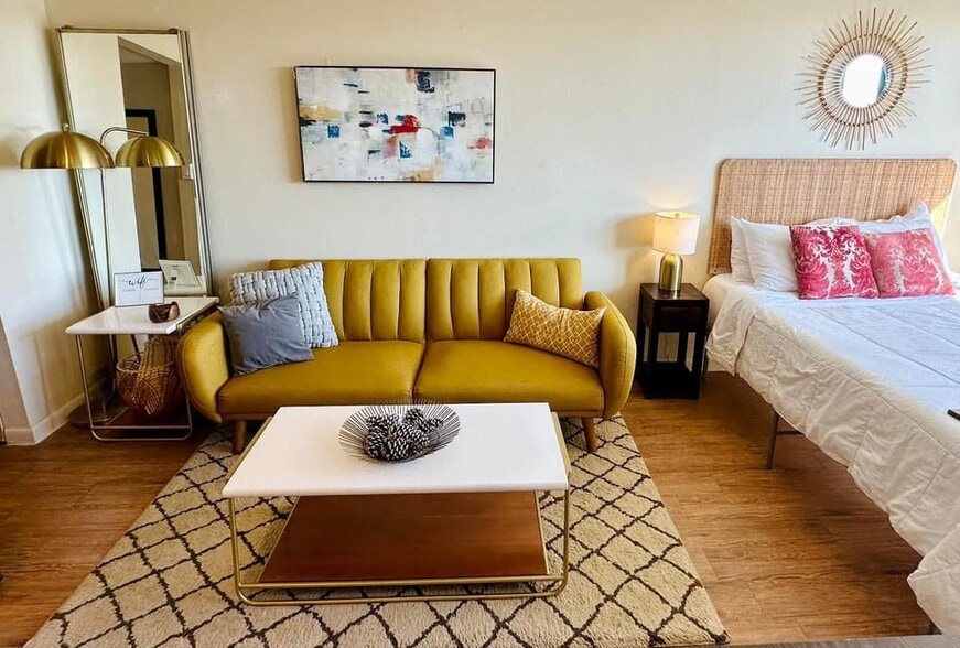 Living Area - 1700 Clinch Ave