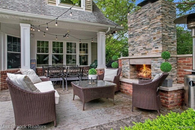 Building Photo - 2120 Buckingham Ave