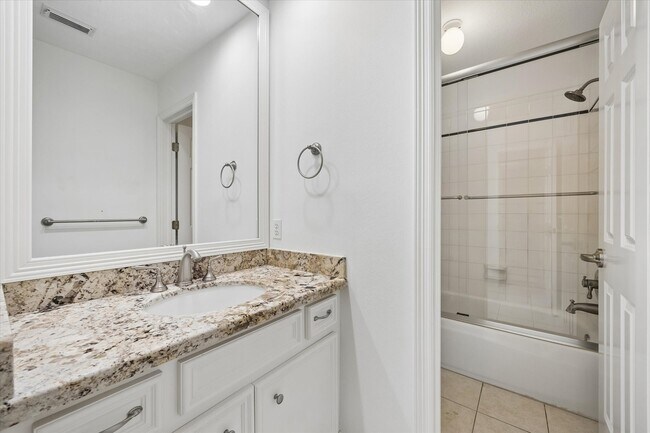Building Photo - 2703 Westgate Dr