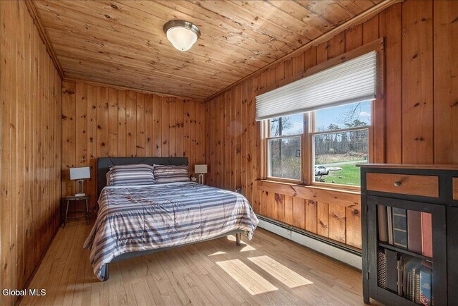 Building Photo - 15 Chase Ln