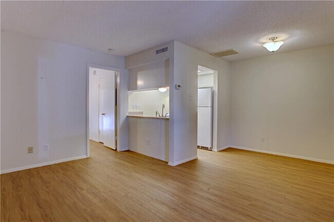 Building Photo - 9079 Jollyville Rd