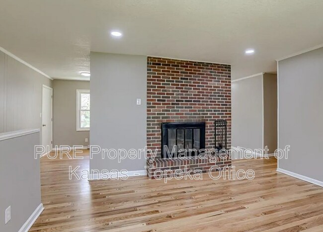 Building Photo - 9917 Flora Ave