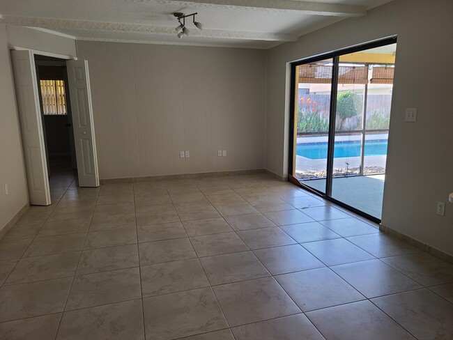 Building Photo - 725 Hibiscus Dr