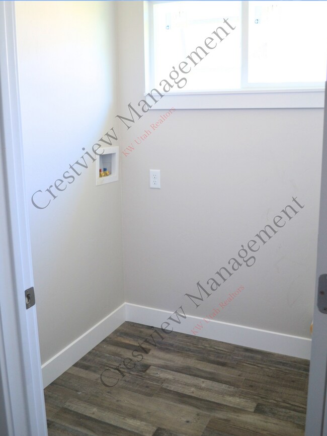Building Photo - 448 McClellan Ct