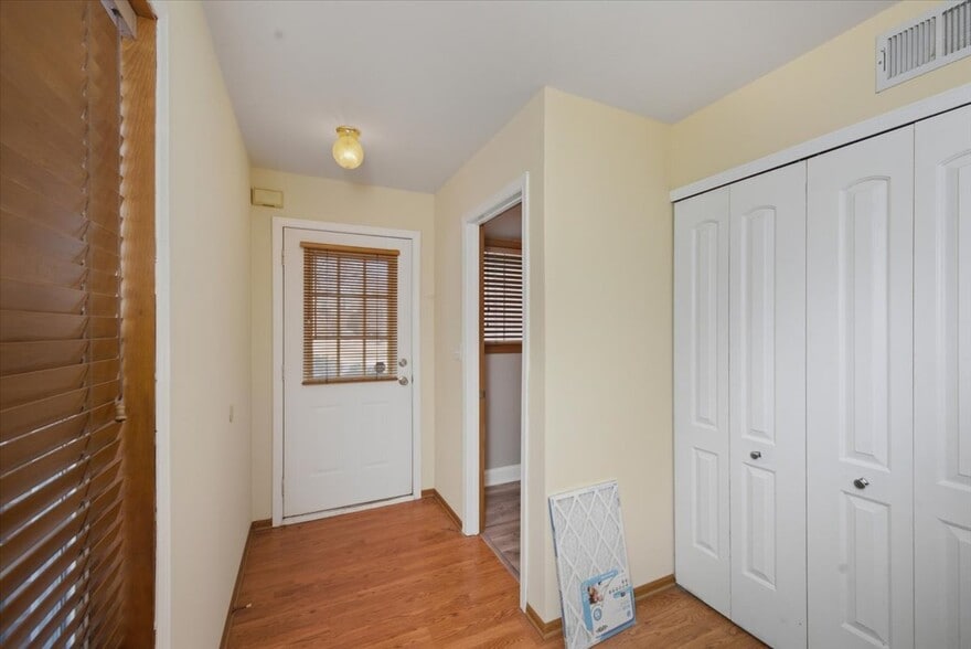 Building Photo - 118 Cambrian Ct