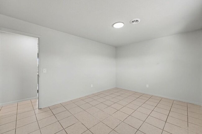 Building Photo - 1243 W Sunset Dr