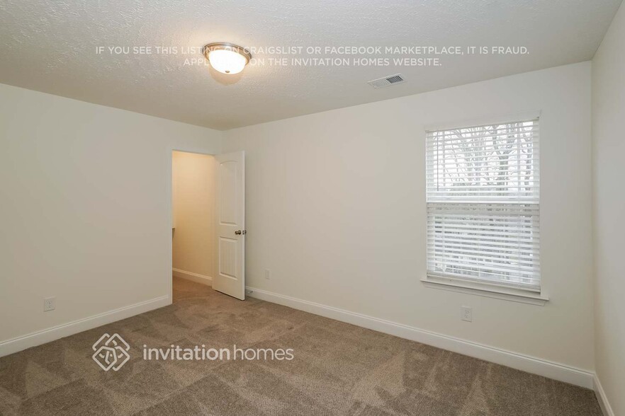 Building Photo - 319 Green Hills Dr