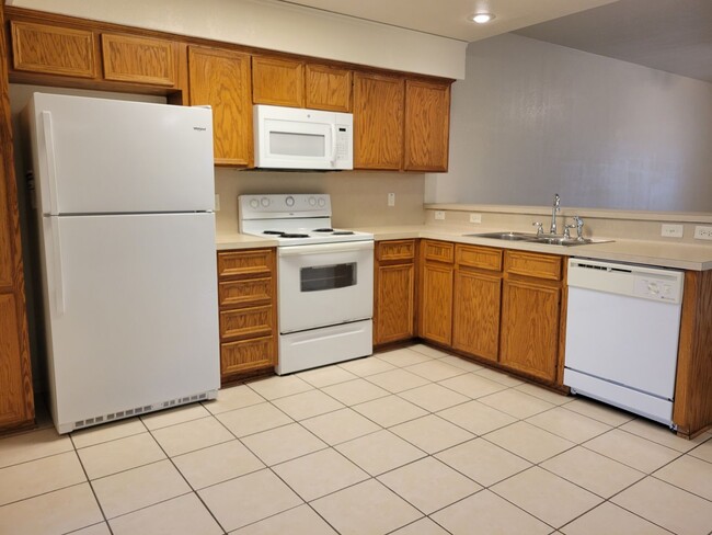 Building Photo - HUGE 2 BEDROOM DUPLEX IN HARKER HEIGHTS!