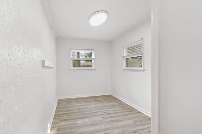 Building Photo - 213 Duffey St