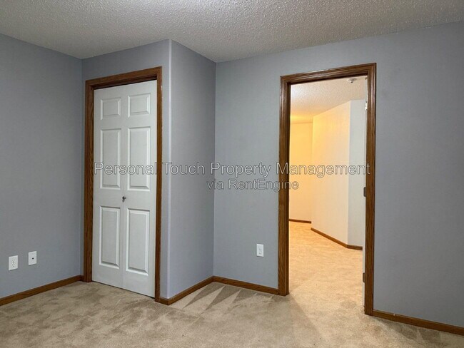 Building Photo - 3539 Woodbury Ct S