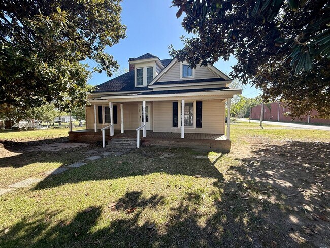 Building Photo - Three Bedroom, 1 Bath Gibsonville Home with Rocking Chair Front Porch