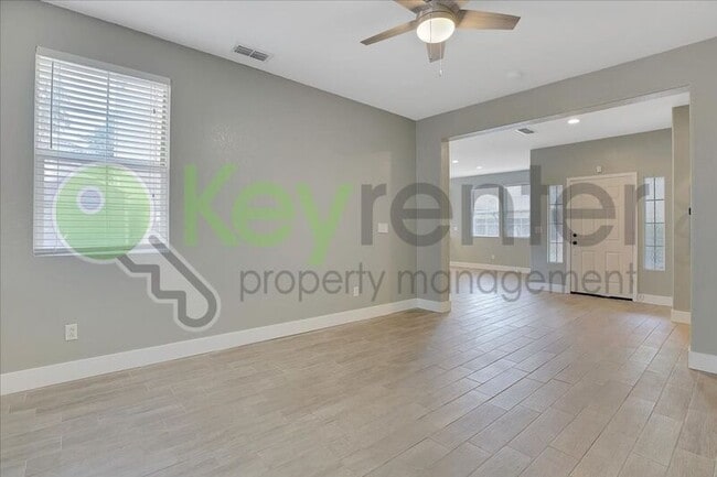 Building Photo - 461 Anjou Cir