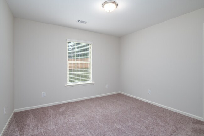Building Photo - 246 Brownstone Loop