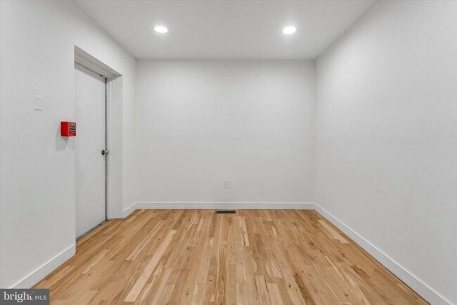 Building Photo - 530 S 15th St