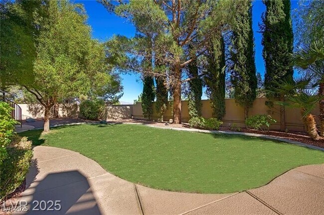 Building Photo - 1008 Trophy Hills Dr